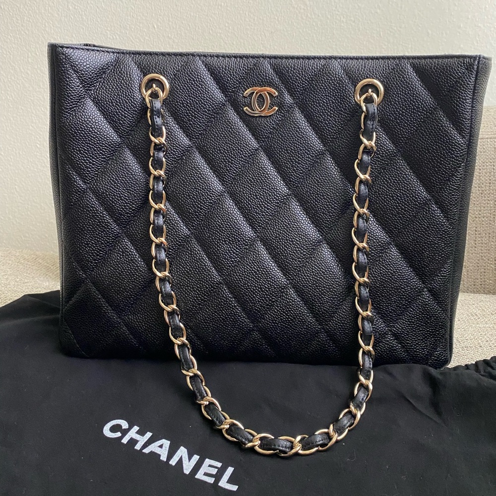 RARE Chanel vintage tote in caviar 24k gold plated hardware